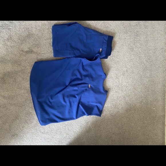 Figs Scrubs Set - Picture 6 of 8